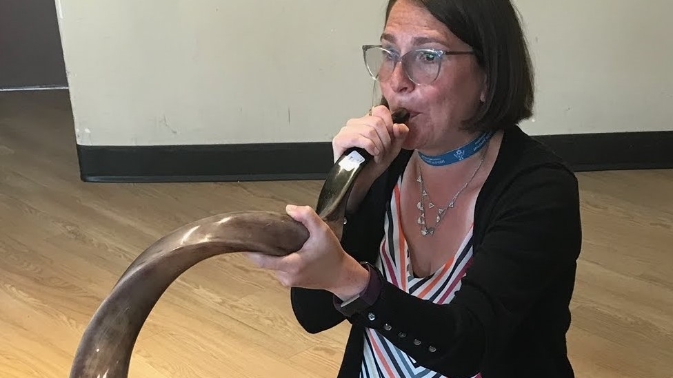 hear-the-shofar-blast.JPG